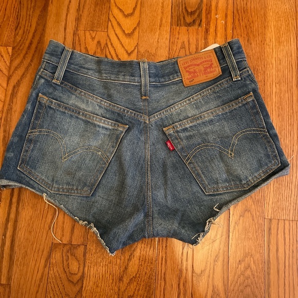 Levi Denim Shorts - Picture 2 of 3